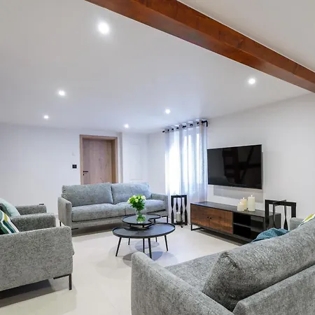 La Ruine - D'alsace Jusqu'a 10 Personnes Avec Interieur Holiday home *